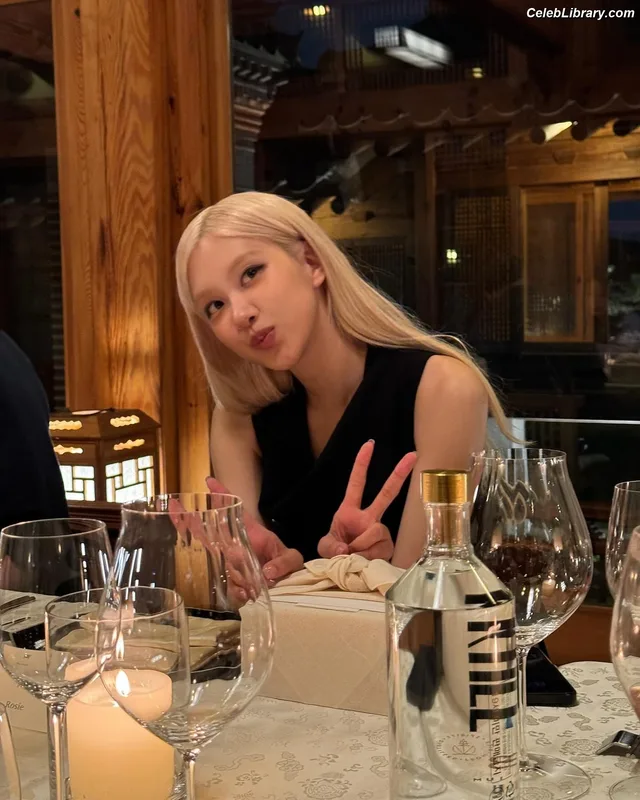 Rosé (BLACKPINK) photo 9 of 4338