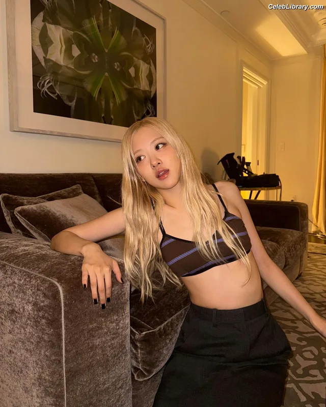Rosé (BLACKPINK) photo 19 of 4338