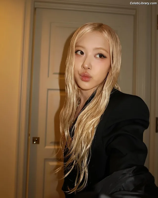 Rosé (BLACKPINK) photo 16 of 4338