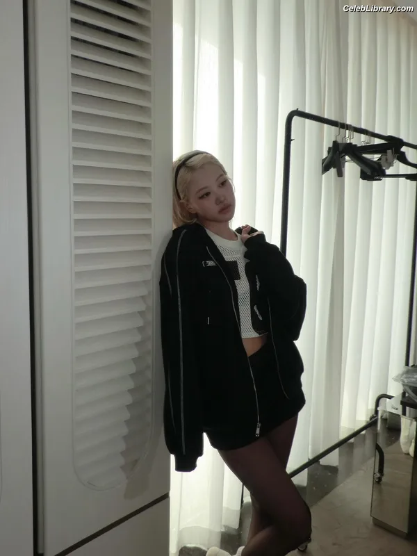 Rosé (BLACKPINK) photo 3 of 4338