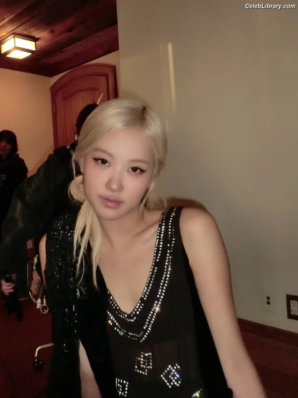 Rosé (BLACKPINK) photo 20 of 4338