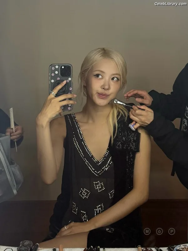 Rosé (BLACKPINK) photo 23 of 4338