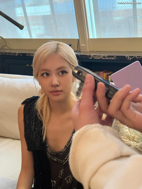 Rosé (BLACKPINK) photo 17 of 4338