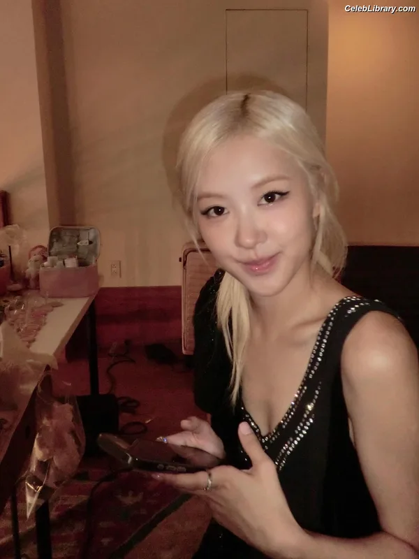 Rosé (BLACKPINK) photo 19 of 4338