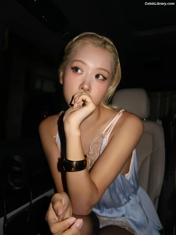 Rosé (BLACKPINK) photo 3 of 4338