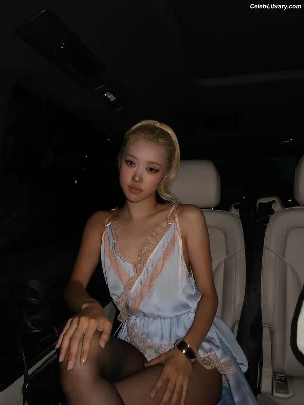 Rosé (BLACKPINK) photo 4 of 4338