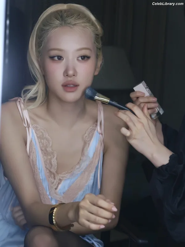 Rosé (BLACKPINK) photo 17 of 4338