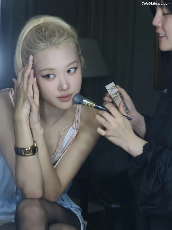 Rosé (BLACKPINK) photo 18 of 4338