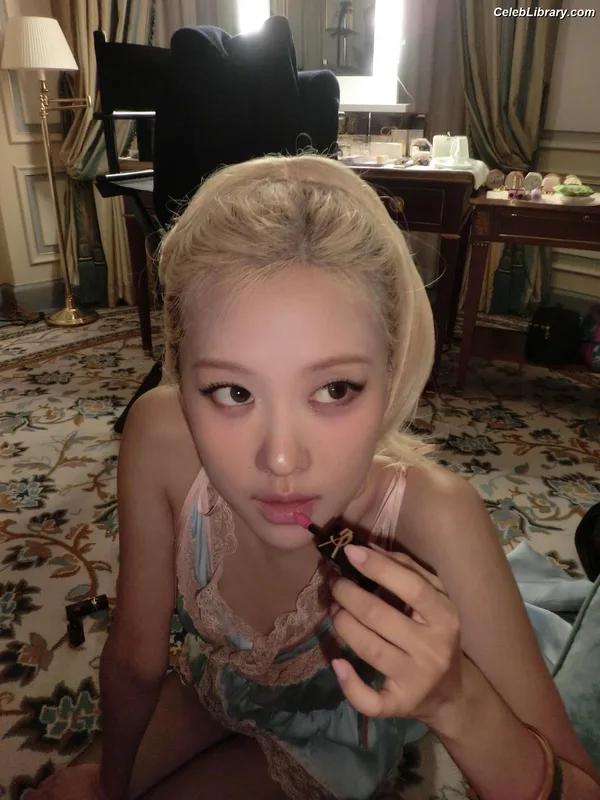 Rosé (BLACKPINK) photo 13 of 4338