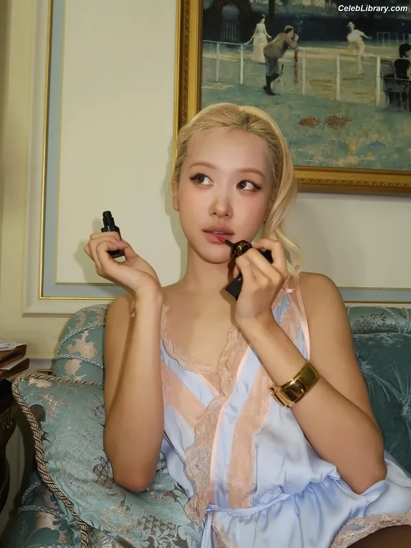 Rosé (BLACKPINK) photo 10 of 4338
