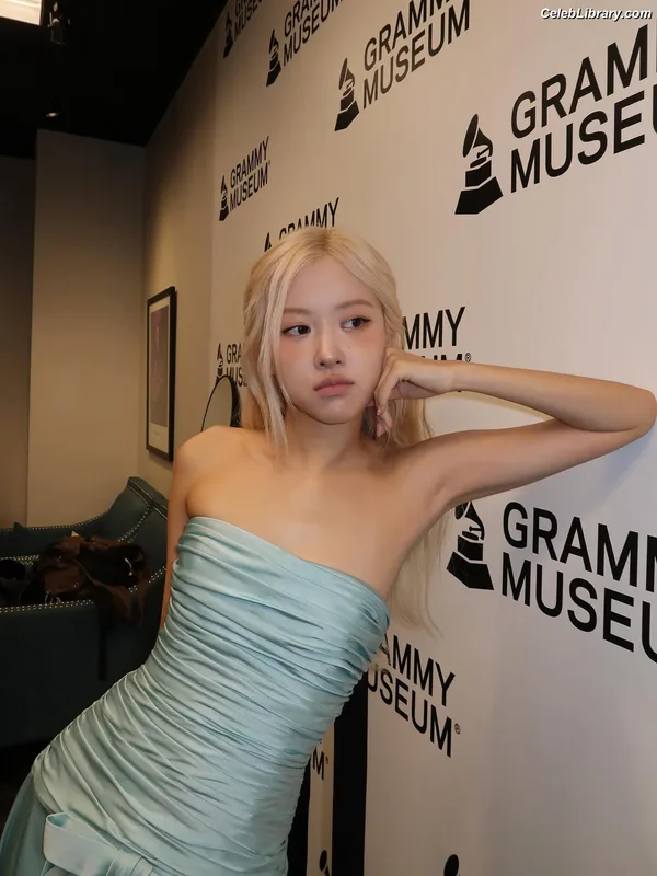 Rosé (BLACKPINK) photo 7 of 4338