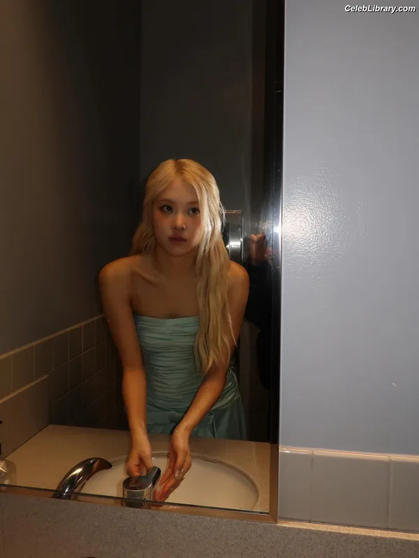 Rosé (BLACKPINK) photo 6 of 4338