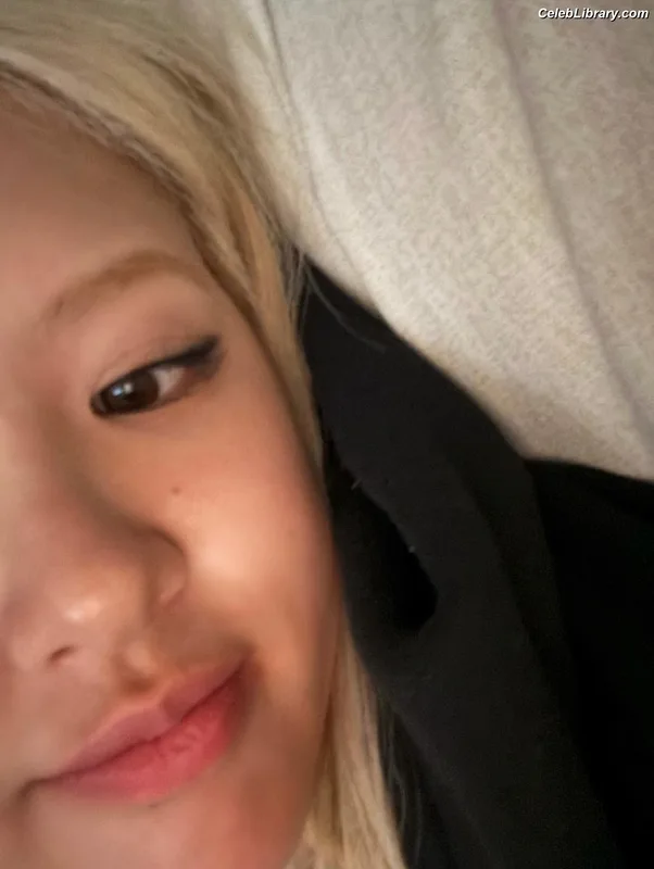 Rosé (BLACKPINK) photo 9 of 4338