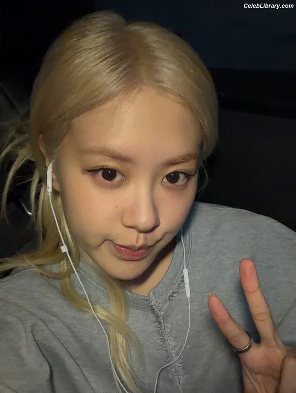 Rosé (BLACKPINK) photo 23 of 4338