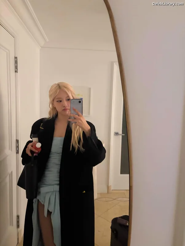 Rosé (BLACKPINK) photo 10 of 4338