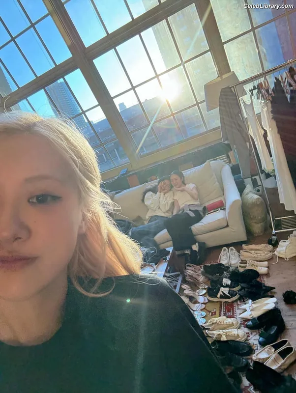 Rosé (BLACKPINK) photo 12 of 4338