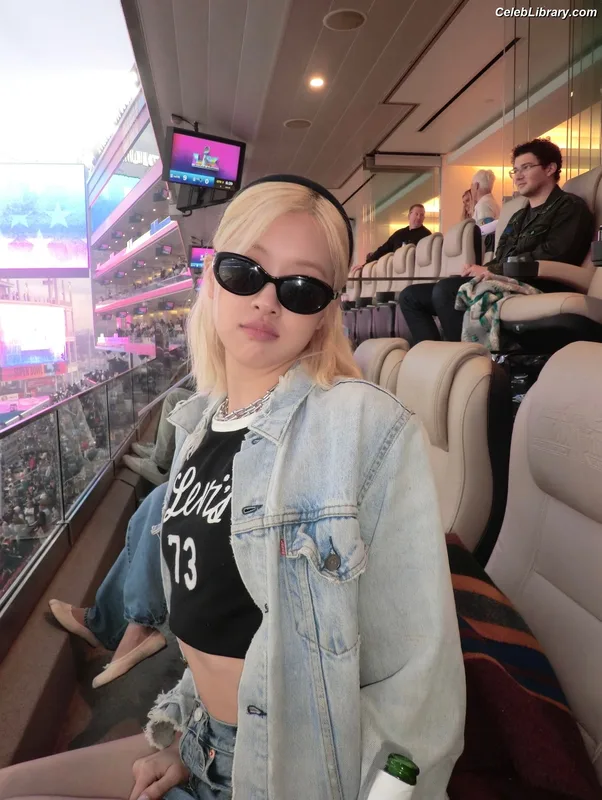 Rosé (BLACKPINK) photo 2 of 4338