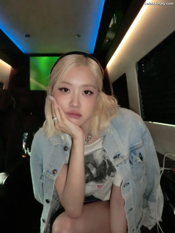 Rosé (BLACKPINK) photo 17 of 4338