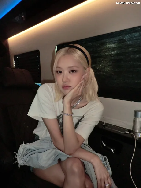Rosé (BLACKPINK) photo 20 of 4338