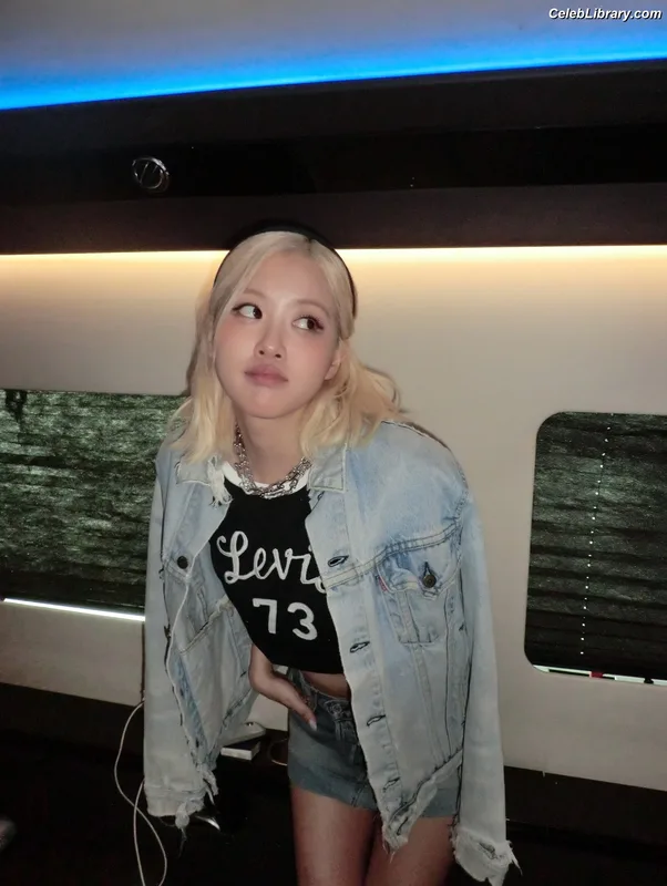 Rosé (BLACKPINK) photo 13 of 4338