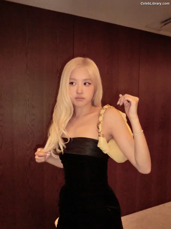 Rosé (BLACKPINK) photo 8 of 4338