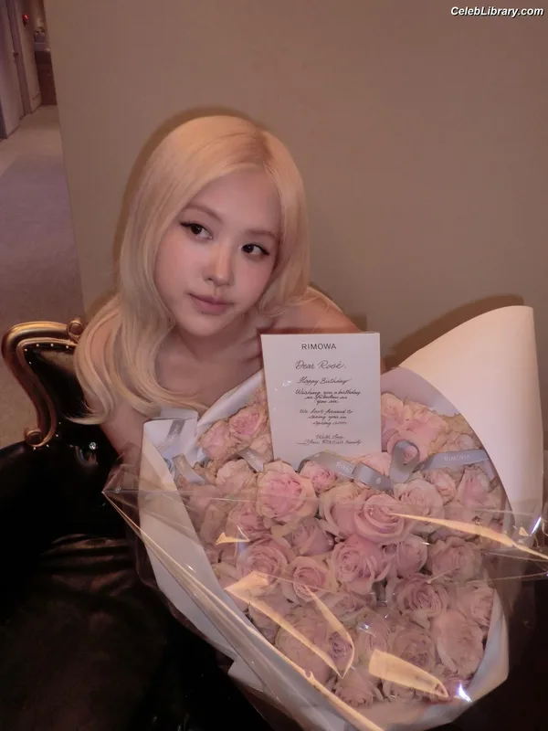 Rosé (BLACKPINK) photo 11 of 4338