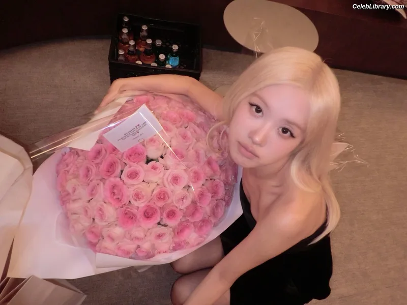 Rosé (BLACKPINK) photo 12 of 4338
