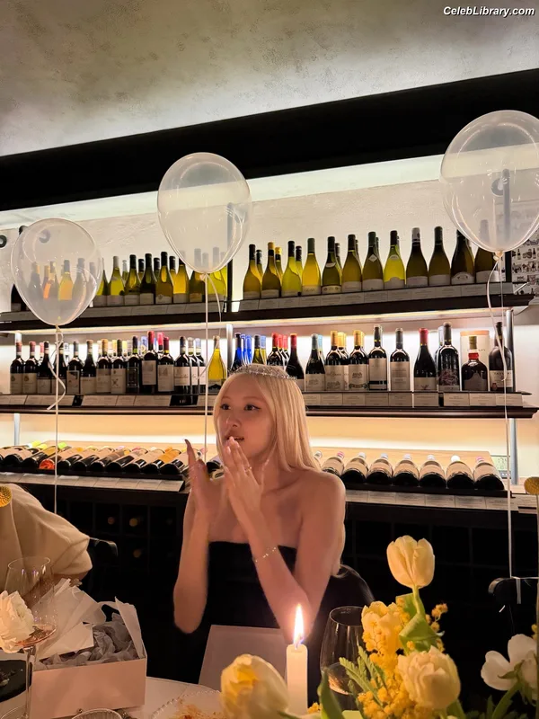 Rosé (BLACKPINK) photo 8 of 4338