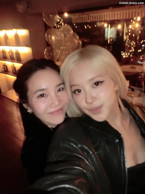 Rosé (BLACKPINK) photo 23 of 4338