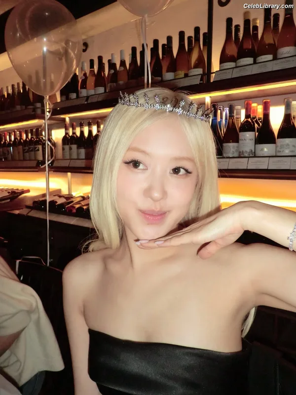 Rosé (BLACKPINK) photo 24 of 4338