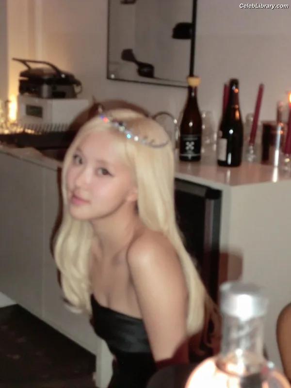 Rosé (BLACKPINK) photo 4 of 4338