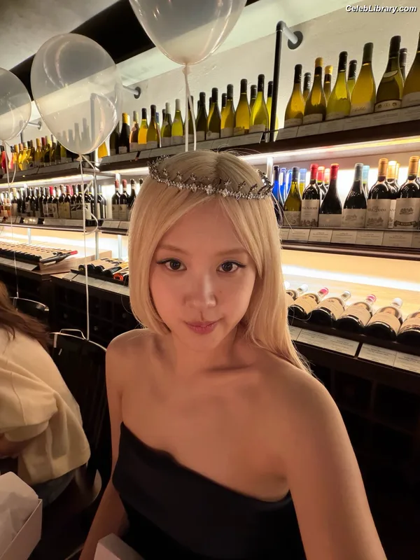 Rosé (BLACKPINK) photo 12 of 4338
