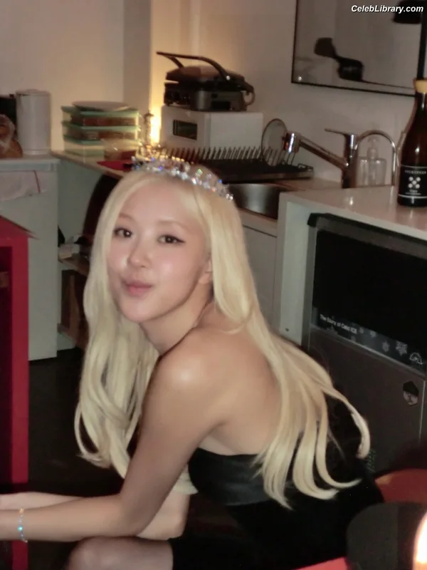 Rosé (BLACKPINK) photo 14 of 4338