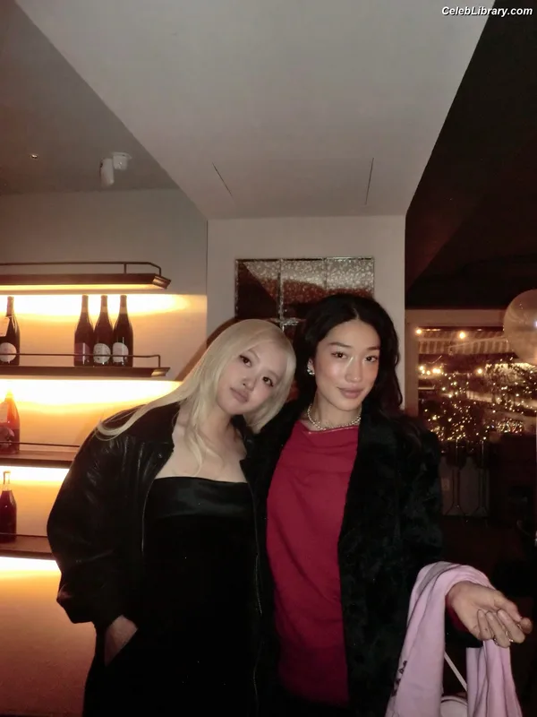 Rosé (BLACKPINK) photo 11 of 4338