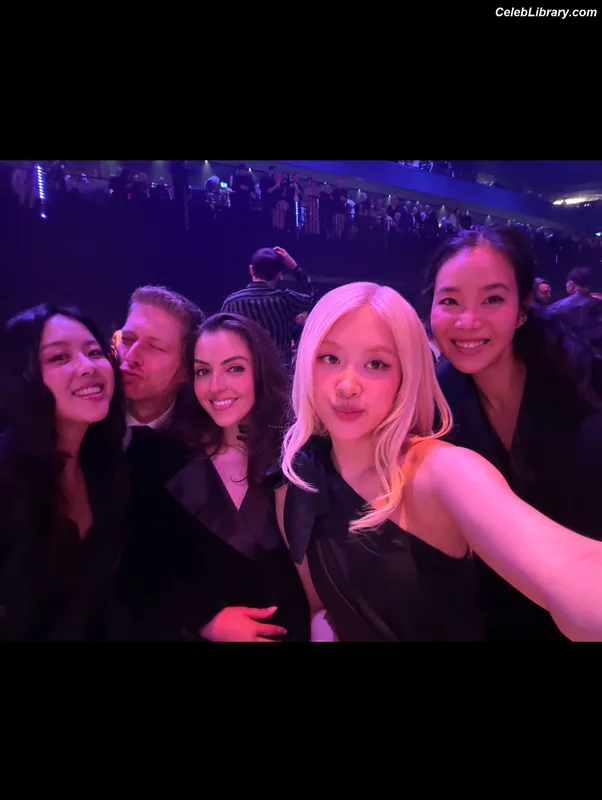 Rosé (BLACKPINK) photo 3 of 4338
