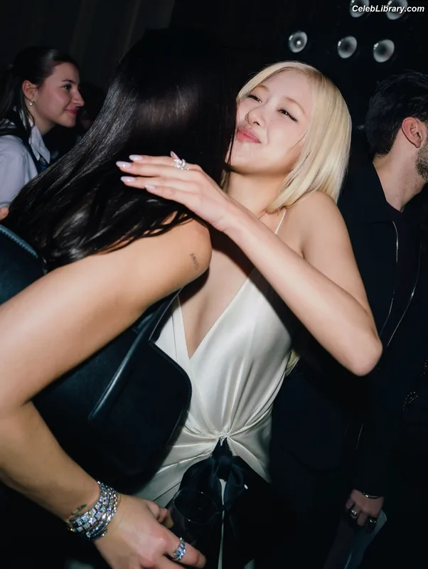 Rosé (BLACKPINK) photo 18 of 4338