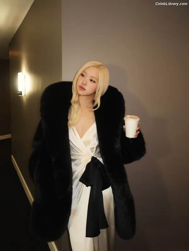Rosé (BLACKPINK) photo 13 of 4338