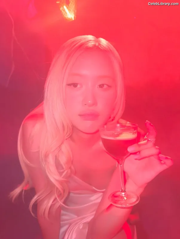 Rosé (BLACKPINK) photo 14 of 4338