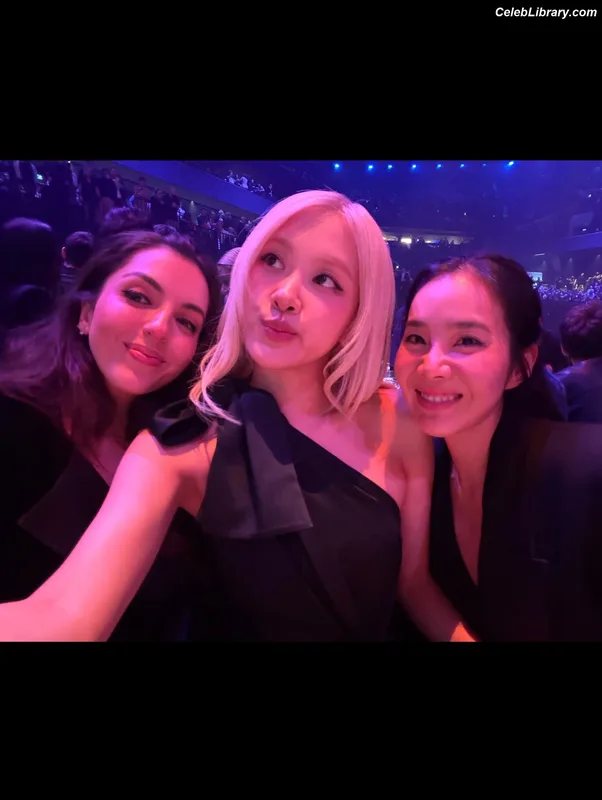Rosé (BLACKPINK) photo 17 of 4338