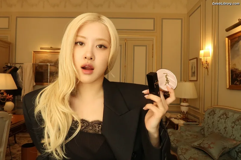 Rosé (BLACKPINK) photo 1 of 4338