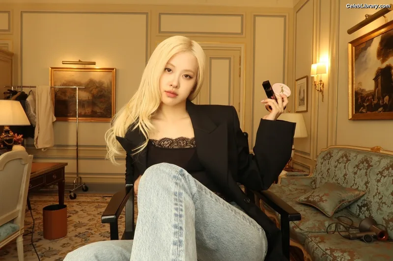 Rosé (BLACKPINK) photo 2 of 4338