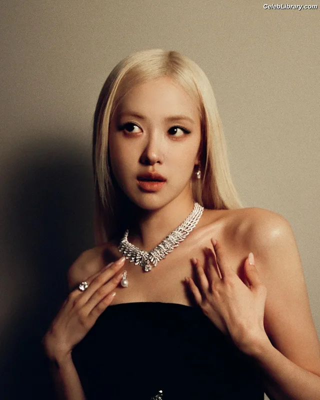 Rosé (BLACKPINK) photo 24 of 4338
