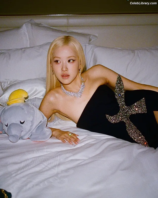 Rosé (BLACKPINK) photo 8 of 4338