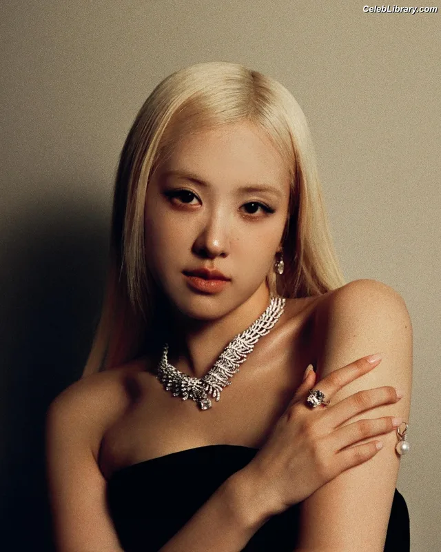 Rosé (BLACKPINK) photo 7 of 4338
