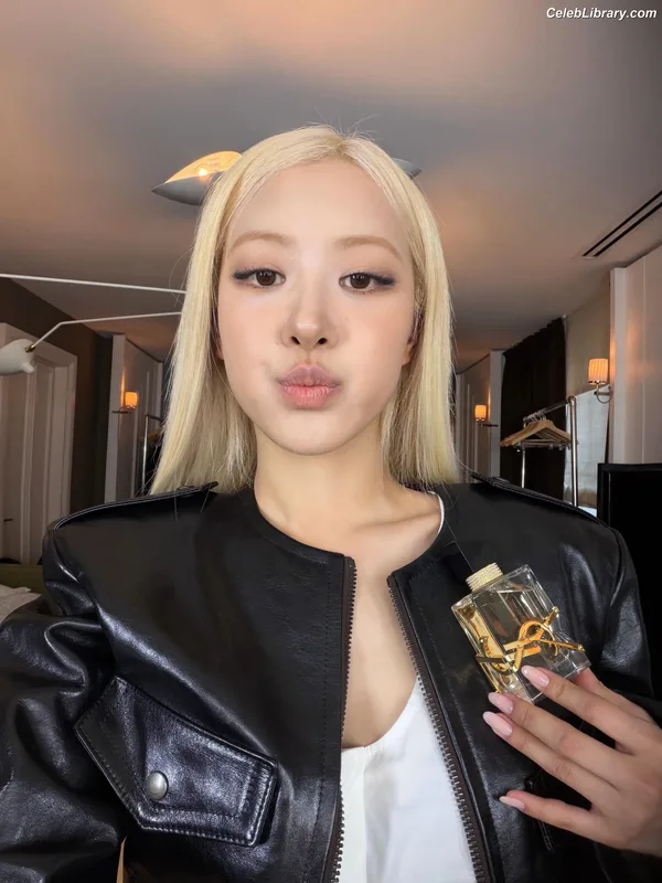 Rosé (BLACKPINK) photo 14 of 4338