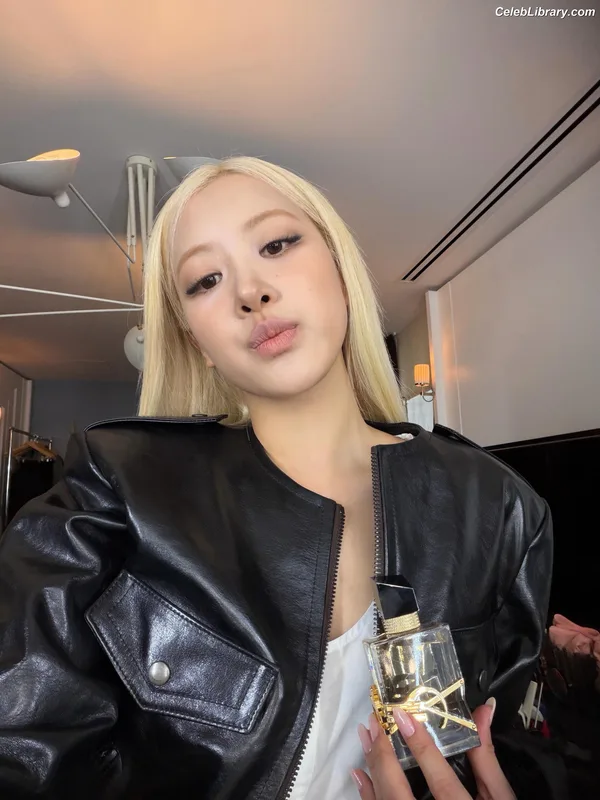 Rosé (BLACKPINK) photo 15 of 4338