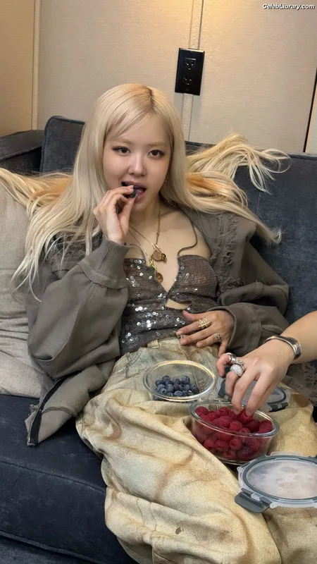 Rosé (BLACKPINK) photo 18 of 4338
