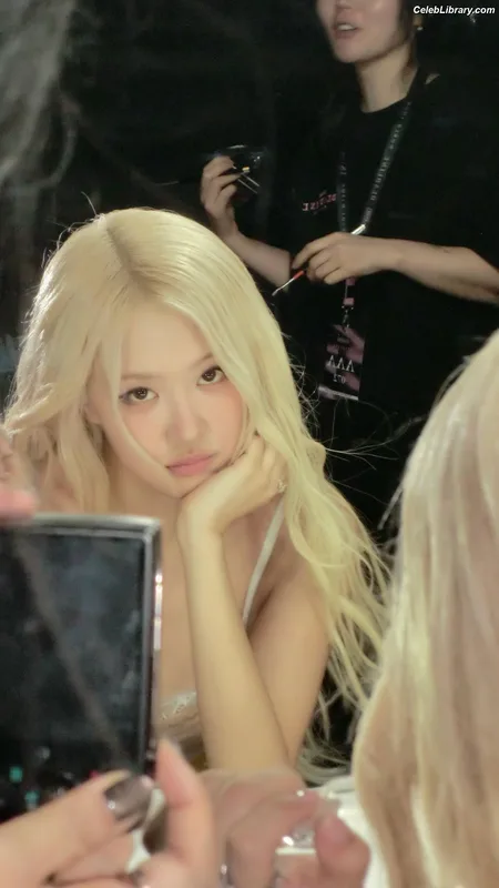 Rosé (BLACKPINK) photo 3 of 4338