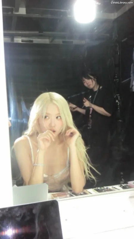 Rosé (BLACKPINK) photo 5 of 4338