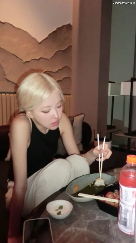 Rosé (BLACKPINK) photo 11 of 4338